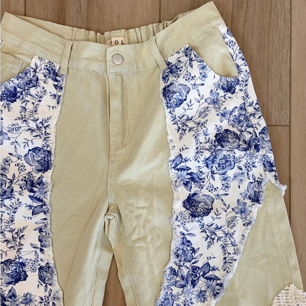 POL
POL Wide Leg Pants with Blue Floral and Cream Accents - Picture 6 of 9